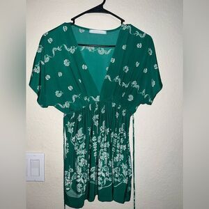 CHARLOTTE RUSSE TOP Size LARGE- GREAT CONDITION